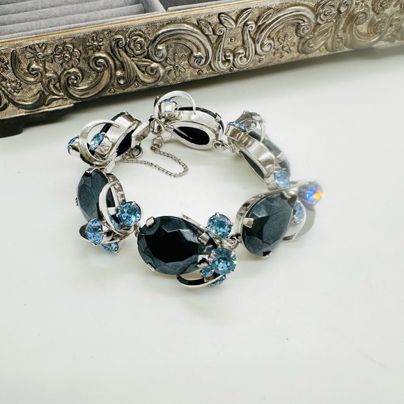Vintage Blue Rhinestone Crystal Bracelet - Picture 7 of 17